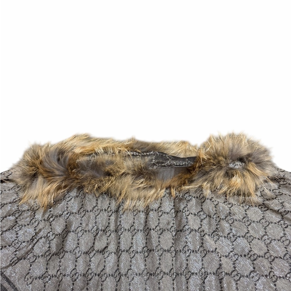 Authentic Gucci Brabd New and Never Worn Reversible Poncho with Fox Fur Trim - Picture 2 of 8